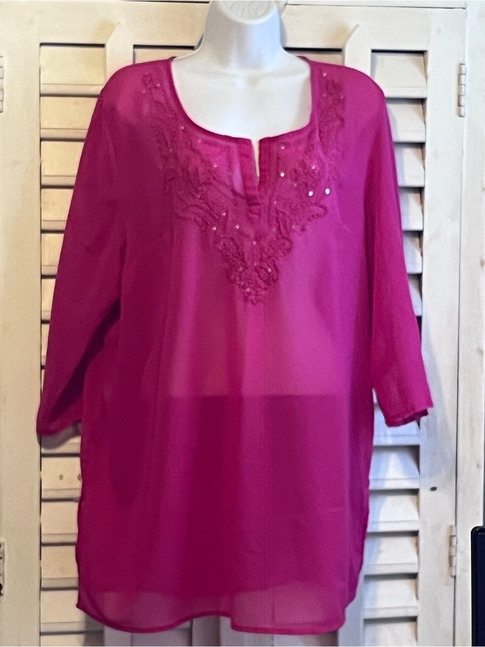 Lane Bryant Women’s Magenta Pink Sheer Embroidered Sequin Neckline Top SZ 14/16